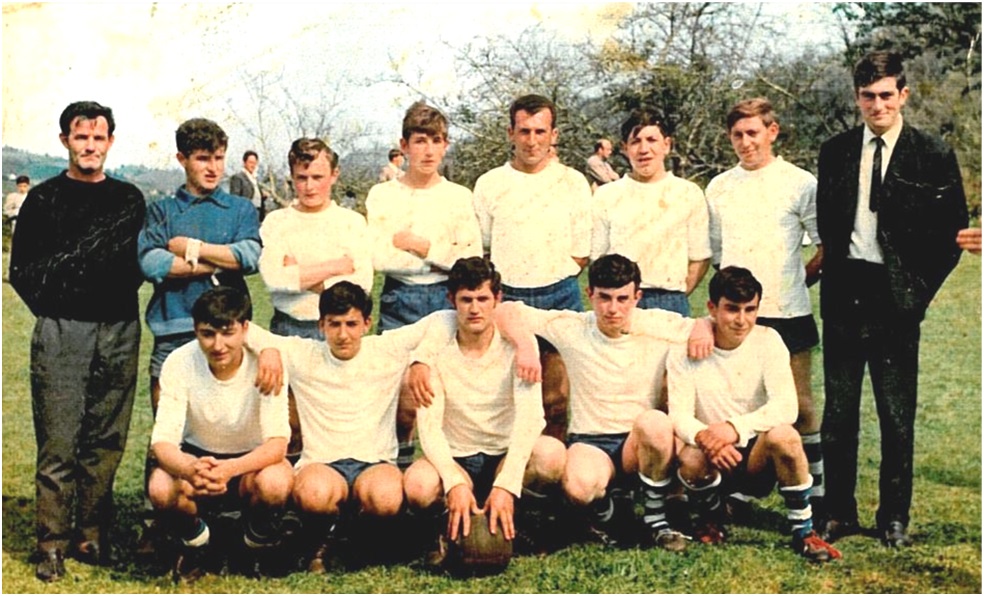 Pepn en una foto de un equipo de futbol