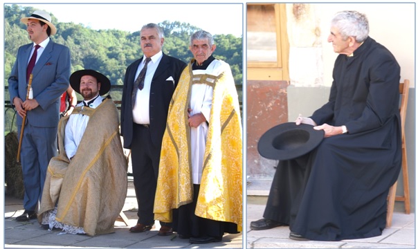 Foto de la pgina 8: En 2010, con Alejandro Vega, don Gaspar Muiz y Jos Manuel Madrera, en una escena caracterizando la llegada de indianos a Santa Eulalia, en el marco de la actividad cultural con la que se clausur el campo de trabajo de ese ao.