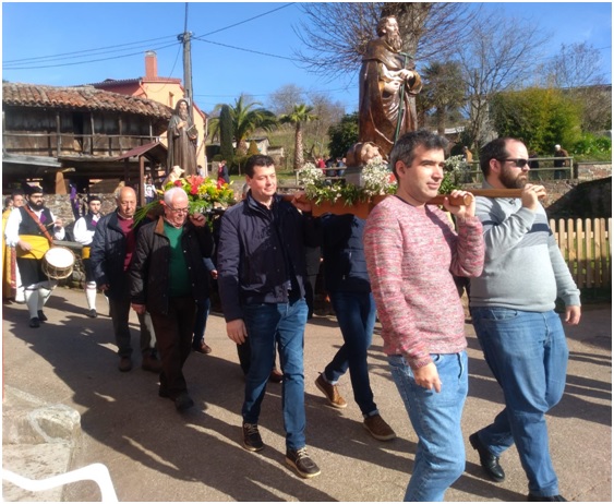 Los dos San Antn, el de Los Villares  -delante-  y el de Pruneda. En 2021 cada uno procesionar en su pueblo