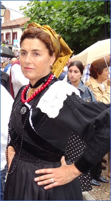 Maria Jose Hevia en Torazo, con el Traje Histrico