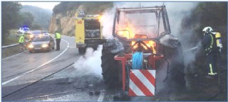 Tractor ardiendo