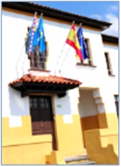 Imagen de Las Escuelas de Torazo con las banderas nuevas