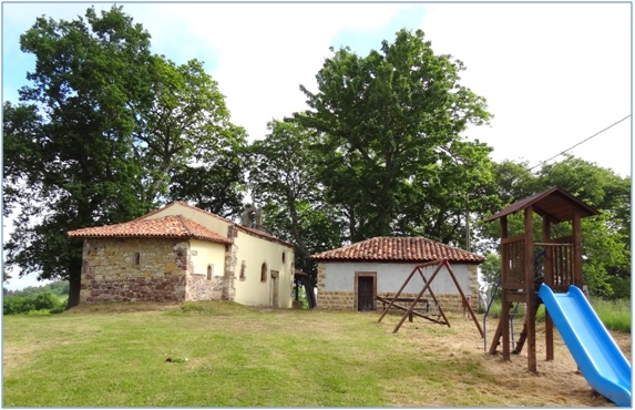 Vista de la Capilla y la Casa de les Novenes donde ocurrio el suceso