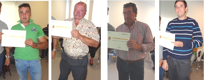 Los cabraneses Juan José Rojo, José Antonio Prida, José Enrique Meana y Héctor Fernández, con sus certificados./ Fotos: EL ECO