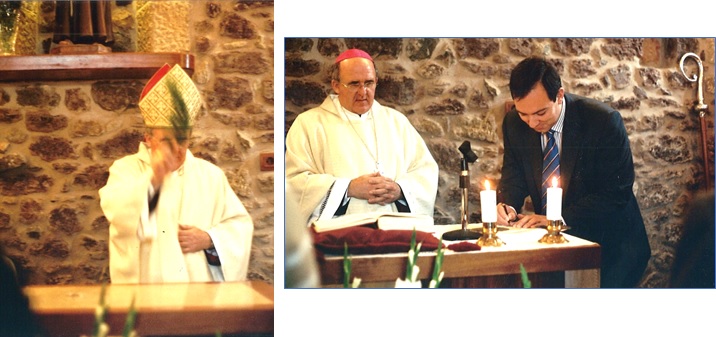 Su eminencia Carlos Osoro bendiciendo la Capilla con un ramo de olivo, en 2004; y a la derecha, pendiente de la firma del entonces alcalde cabranés, Alejandro Vega/ EL ECO