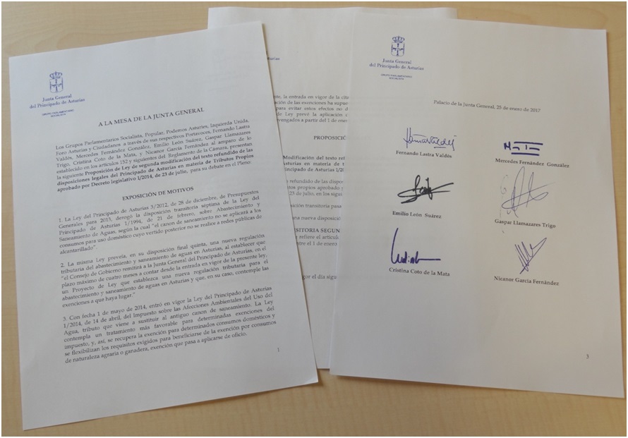 Escrito presentado en la Junta, firmado por los parlamentarios./ EL ECO.