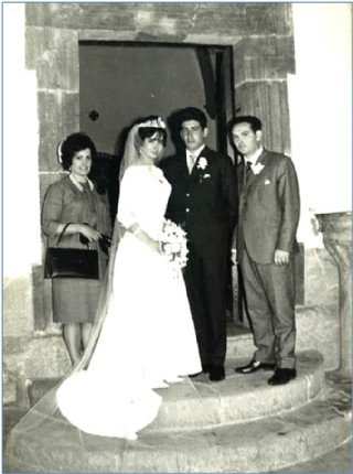 Elvira Prida González (primera por la izquierda) en la boda de Clarita y Gabriel, en Fresnedo (1965). De padrino, Dalmacio Riego Cuesta./  Foto gentileza de María Dorcé Clara Préstamo García