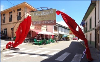 Arco con motivo del Festival Escena, el 30 de julio de 2022, en Santa Eulalia. | EL ECO