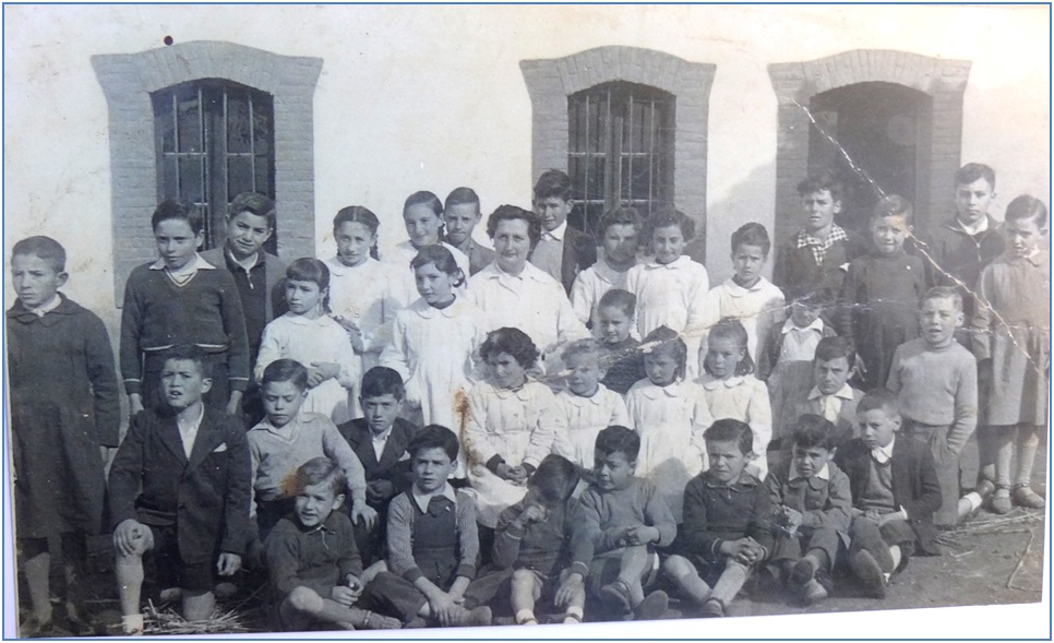 Antiguas escuelas de Cenvís, entre 1958 y 1960