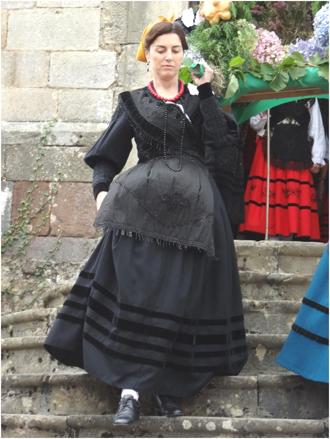 Maria Jose Hevia con el traje de Cabranes