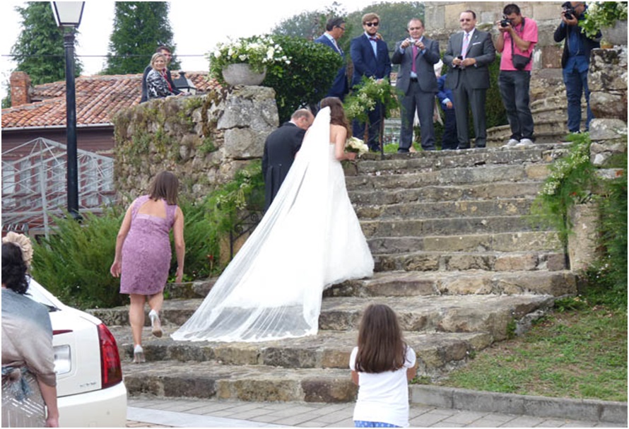 La novia, camino del altar