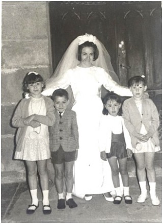El día de su boda, en Santa Eulalia, el 11 de junio de 1966, con Hilda Pérez Arango, Laureano y Marta Corrales y Queti Pérez Arango. El convite fue en El Furacu / Archivo de Laureano Corrales Pérez