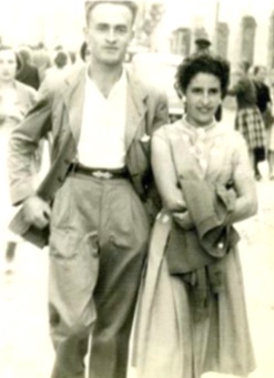 David y Palmira en las fiestas del Portal de 1956. En la pgina anterior, l con su bici de carrera.