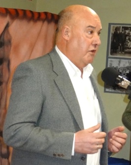 Cantando para el Memorial Lloris, en 2017.