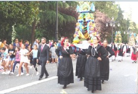 Traje de Cabranes en el desfile de America en Oviedo