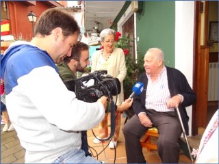Oscar González Sanfeliz, entrevistado ese día por la Televisión del Principado de Asturias (TPA). | EL ECO