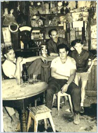 Celso García Valle, José Antonio Corripio, José Luis Solís Viña y Enrique Corripio, en Casa del Río, en torno a 1966. / Archivo ECO