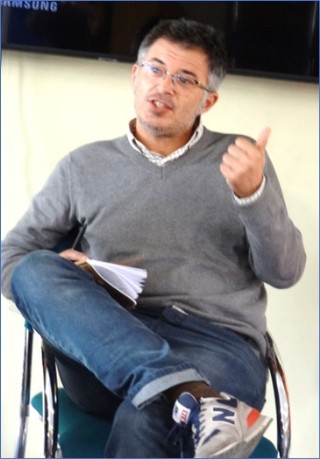 Alberto Arce, en un gesto durante su intervención. EL ECO