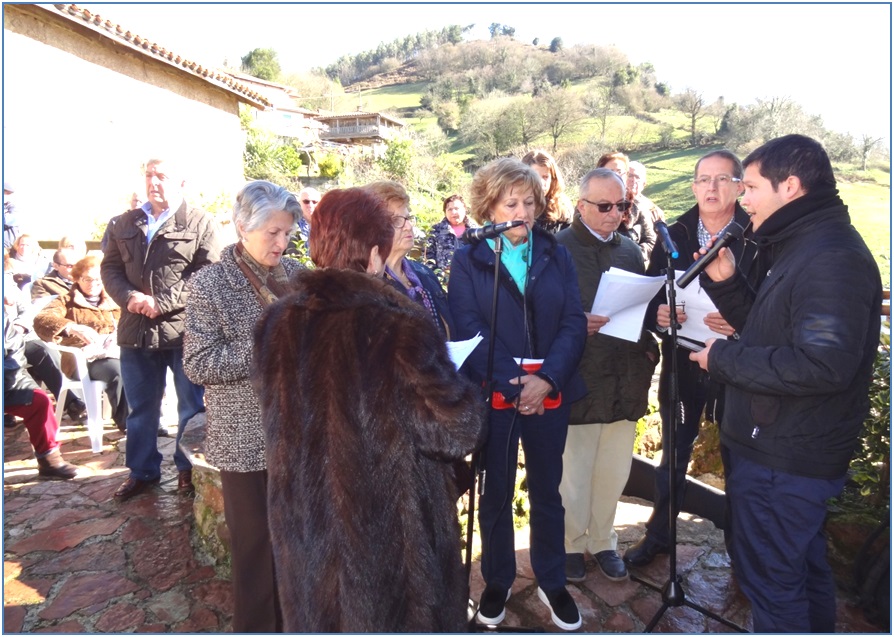 El Coro de Torazo, actuando el pasado 28 de enero en Los Villares./ EL ECO