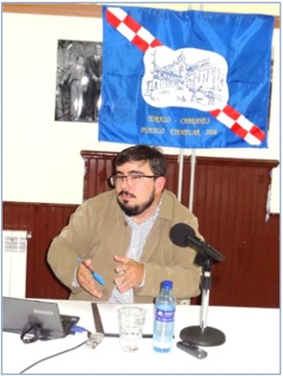 Imagen de Alvaro Solano en una charla en Torazo